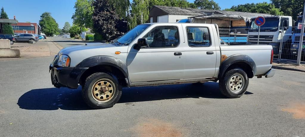 Nissan PickUp Doka - SUV/ Geländewagen: das Bild 2 Nissan PickUp Doka - SUV/ Geländewagen: das Bild 2