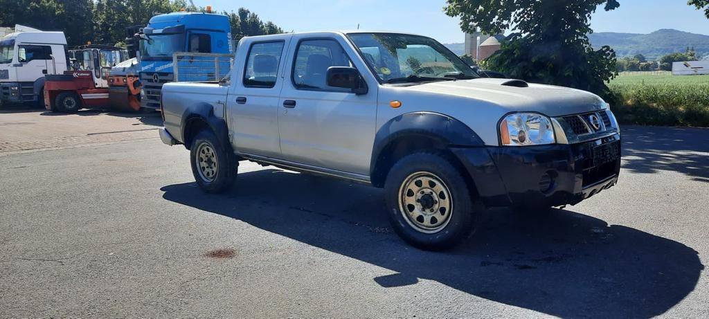 Nissan PickUp Doka - SUV/ Geländewagen: das Bild 1 Nissan PickUp Doka - SUV/ Geländewagen: das Bild 1