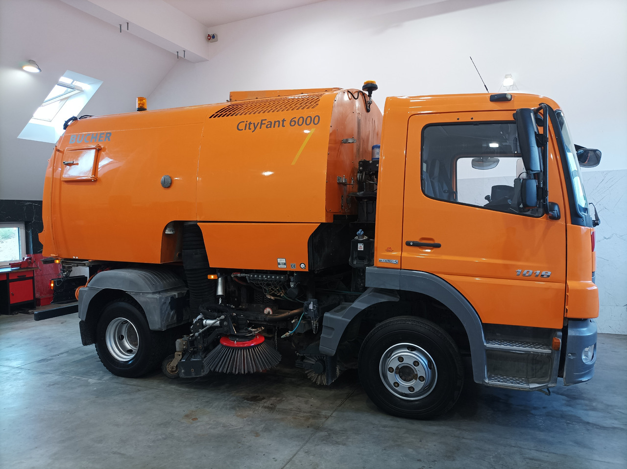 MERCEDES-BENZ Atego 1018 Zamiatarka Kehrmaschine BUCHER Szczotki L/R PM10 2 Silniki 2012r - Kehrmaschine: das Bild 5 MERCEDES-BENZ Atego 1018 Zamiatarka Kehrmaschine BUCHER Szczotki L/R PM10 2 Silniki 2012r - Kehrmaschine: das Bild 5