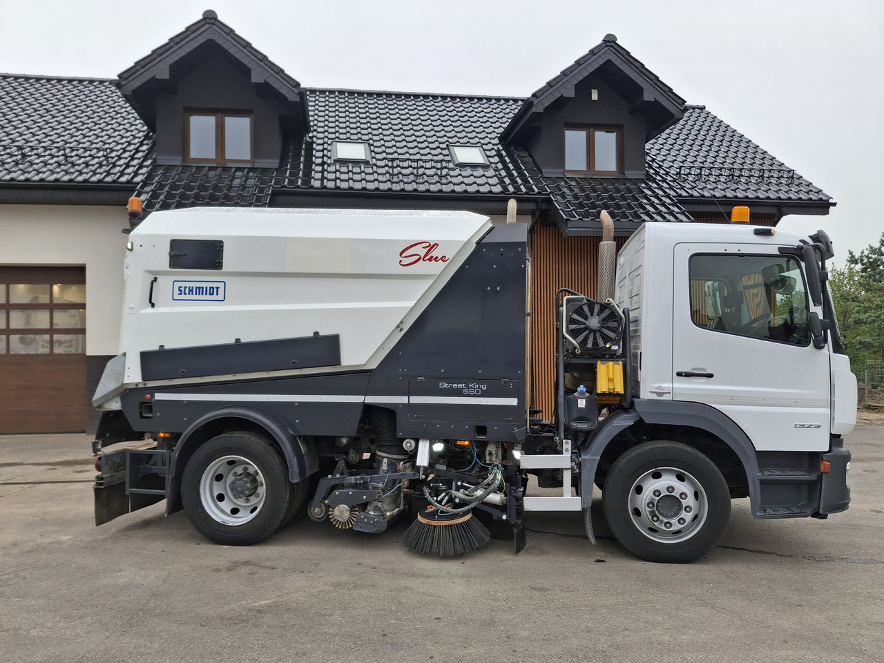 MERCEDES-BENZ Atego 1523 Zamiatarka Kehrmaschine Schmidt Street King 660 Euro 6 PM10 2 Motoren Szczotki L/R 2016r - Kehrmaschine: das Bild 5 MERCEDES-BENZ Atego 1523 Zamiatarka Kehrmaschine Schmidt Street King 660 Euro 6 PM10 2 Motoren Szczotki L/R 2016r - Kehrmaschine: das Bild 5