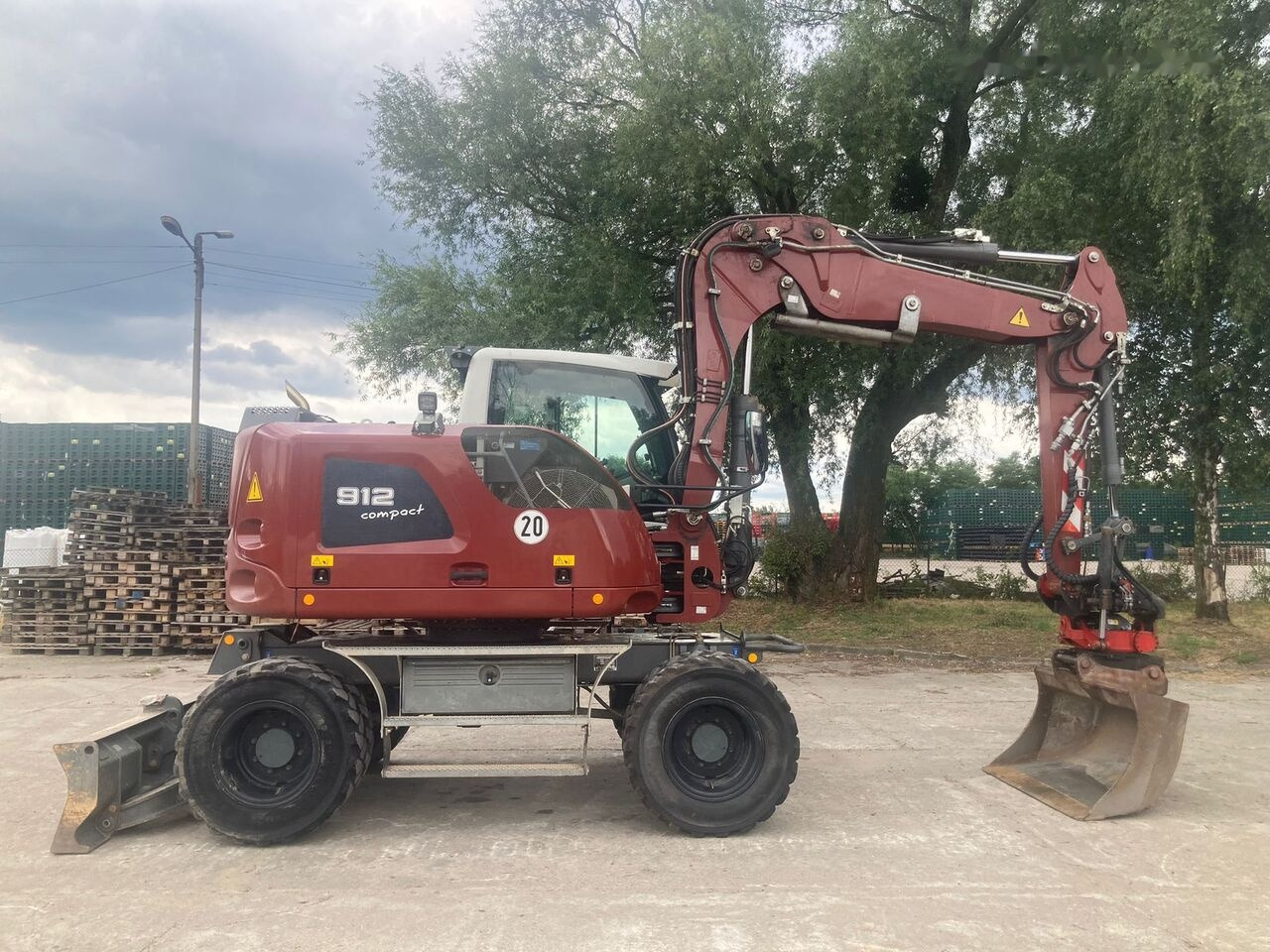 Mobilbagger Liebherr A 912 Compact Rotator R4: das Bild 8