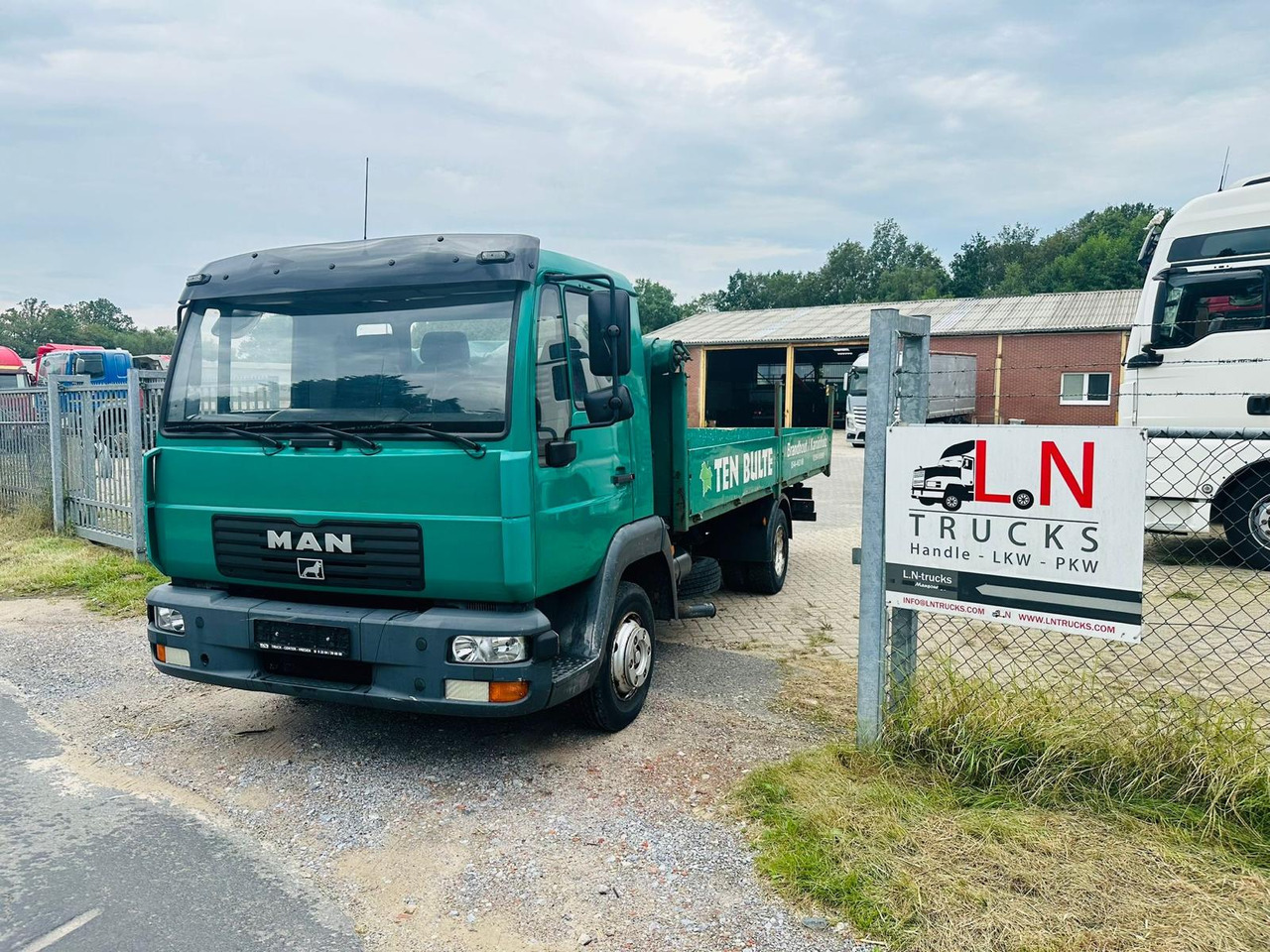 Kipper MAN L 2000 / 3-Seite kipper: das Bild 1