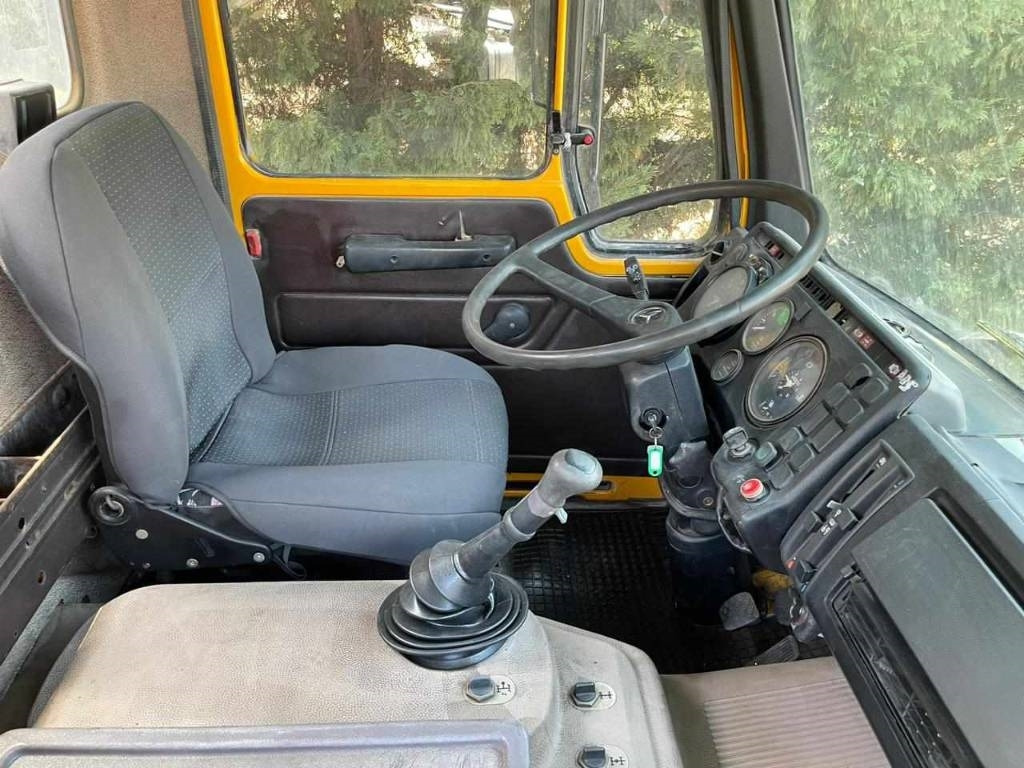 Fahrmischer Mercedes-Benz 3229 V8 8X4: das Bild 11