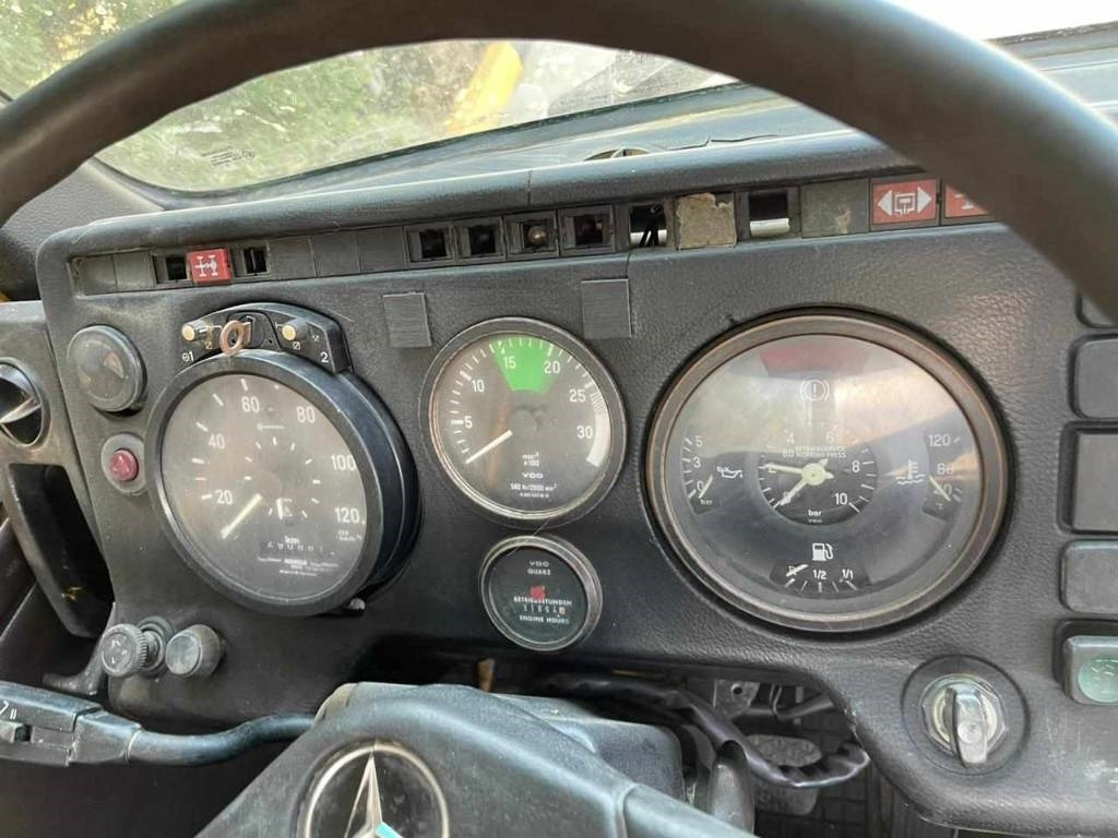 Fahrmischer Mercedes-Benz 3229 V8 8X4: das Bild 7