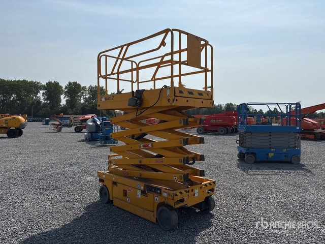 2014 Haulotte Compact 12 Electric Scissor Lift - Scherenbühne: das Bild 4 2014 Haulotte Compact 12 Electric Scissor Lift - Scherenbühne: das Bild 4