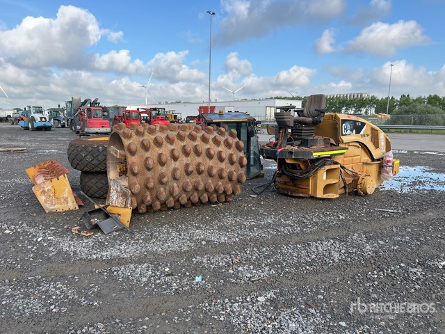 Cat CP76 Padfoot Drum Compactor - Schlegelmäher/ Mulcher: das Bild 1 Cat CP76 Padfoot Drum Compactor - Schlegelmäher/ Mulcher: das Bild 1