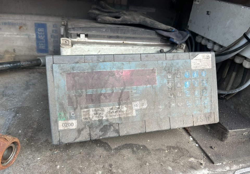 Pezzaioli HMK Industri // Do przewozu zwierząt // 2004 Rok // 3 Pokłady // Waga // Osi skrętne // Oznonacja // - Tiertransporter Auflieger: das Bild 5 Pezzaioli HMK Industri // Do przewozu zwierząt // 2004 Rok // 3 Pokłady // Waga // Osi skrętne // Oznonacja // - Tiertransporter Auflieger: das Bild 5