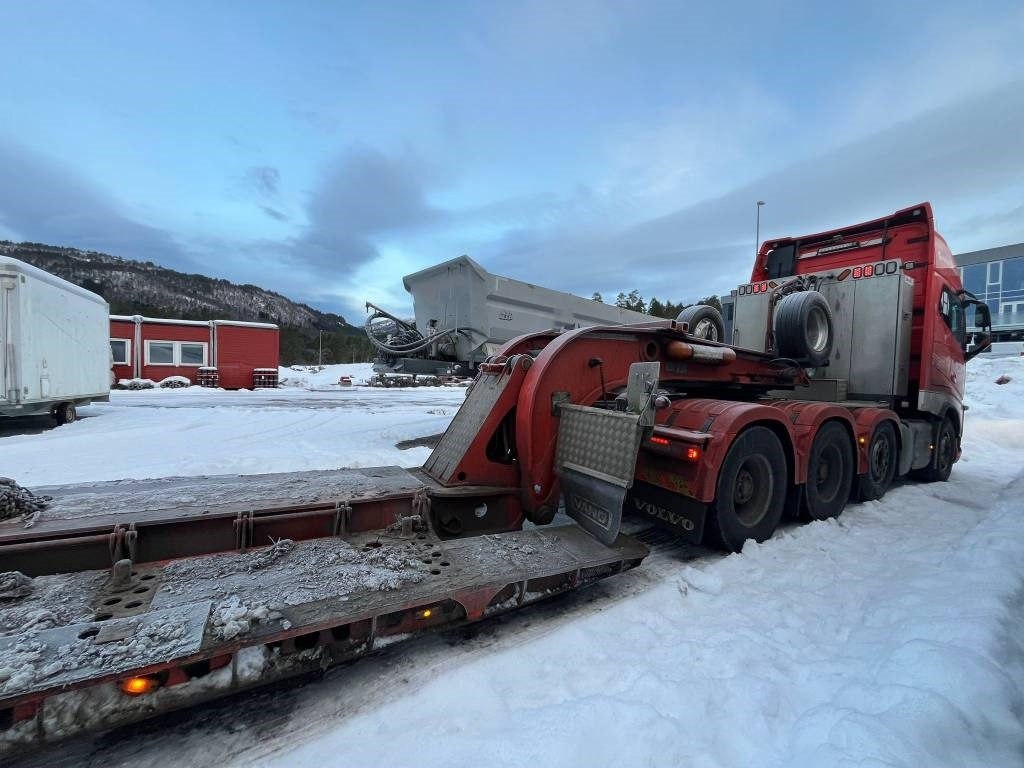 Vang ATHLS 3+1 Volvo FH16 750 Heavy Haul 8x2 - Tieflader Auflieger: das Bild 2 Vang ATHLS 3+1 Volvo FH16 750 Heavy Haul 8x2 - Tieflader Auflieger: das Bild 2