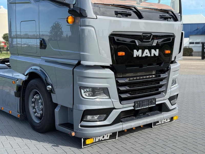 MAN 28.510 VOLLUCHT, SHOW, INTERIEUR, LAGE KILOMETER, WIELBASIS 310. - Sattelzugmaschine: das Bild 5 MAN 28.510 VOLLUCHT, SHOW, INTERIEUR, LAGE KILOMETER, WIELBASIS 310. - Sattelzugmaschine: das Bild 5