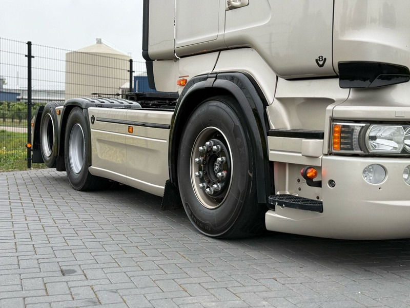 Scania R 580 SHOWTRUCK, VOLLUCHT, VOL SPOILER, RETARDER, SCHUIFSCHOTEL. - Sattelzugmaschine: das Bild 3 Scania R 580 SHOWTRUCK, VOLLUCHT, VOL SPOILER, RETARDER, SCHUIFSCHOTEL. - Sattelzugmaschine: das Bild 3