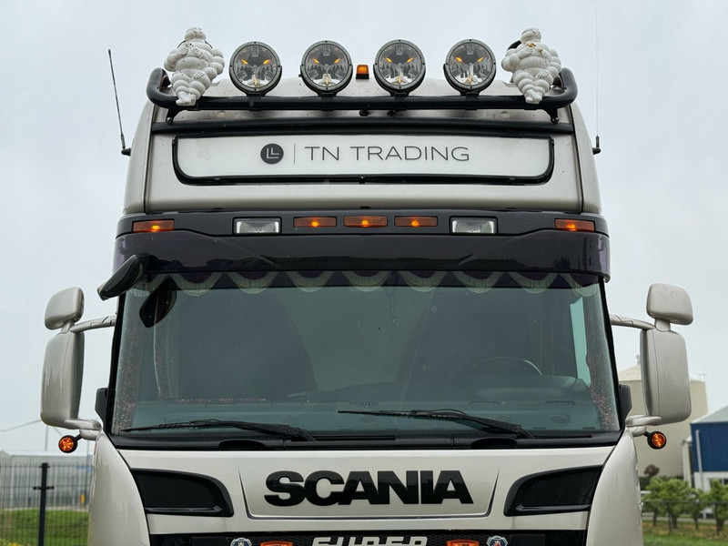 Scania R 580 SHOWTRUCK, VOLLUCHT, VOL SPOILER, RETARDER, SCHUIFSCHOTEL. - Sattelzugmaschine: das Bild 4 Scania R 580 SHOWTRUCK, VOLLUCHT, VOL SPOILER, RETARDER, SCHUIFSCHOTEL. - Sattelzugmaschine: das Bild 4