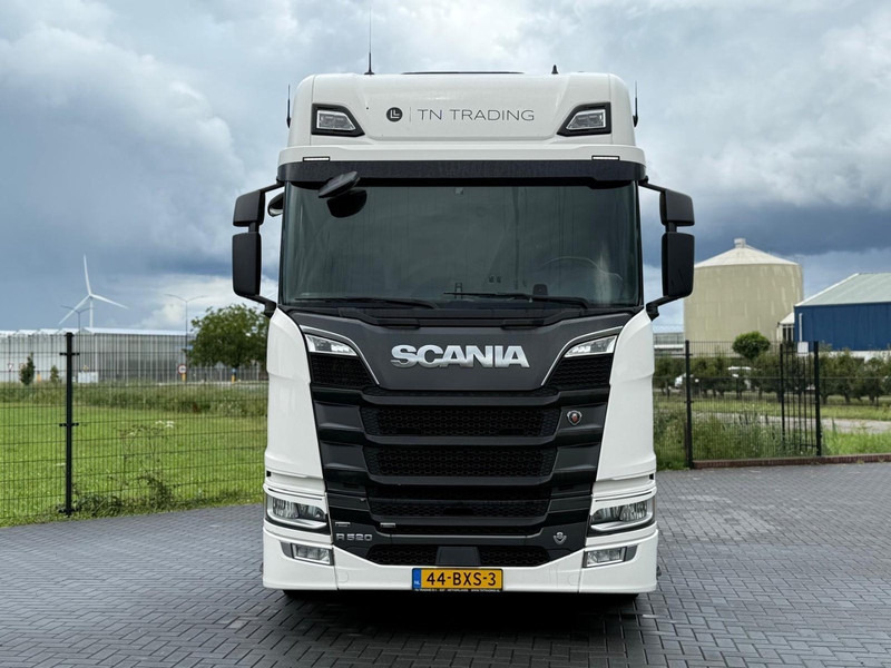 Scania R520A6X2/4NB SMART TACHO 2, 6X2/4, LEATHER, RETARDER, 2X TANK, TOP. - Sattelzugmaschine: das Bild 4 Scania R520A6X2/4NB SMART TACHO 2, 6X2/4, LEATHER, RETARDER, 2X TANK, TOP. - Sattelzugmaschine: das Bild 4