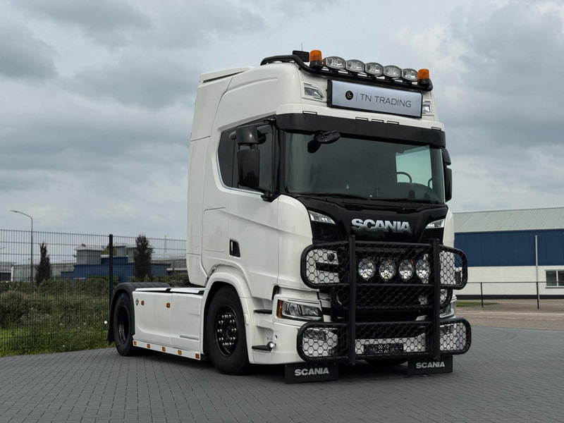 Scania R580 V8 NGS SHOWTRUCK, VOLLUCHT, PTO/HYDRAULIEK, RETARDER, PARK COOL. - Sattelzugmaschine: das Bild 1 Scania R580 V8 NGS SHOWTRUCK, VOLLUCHT, PTO/HYDRAULIEK, RETARDER, PARK COOL. - Sattelzugmaschine: das Bild 1