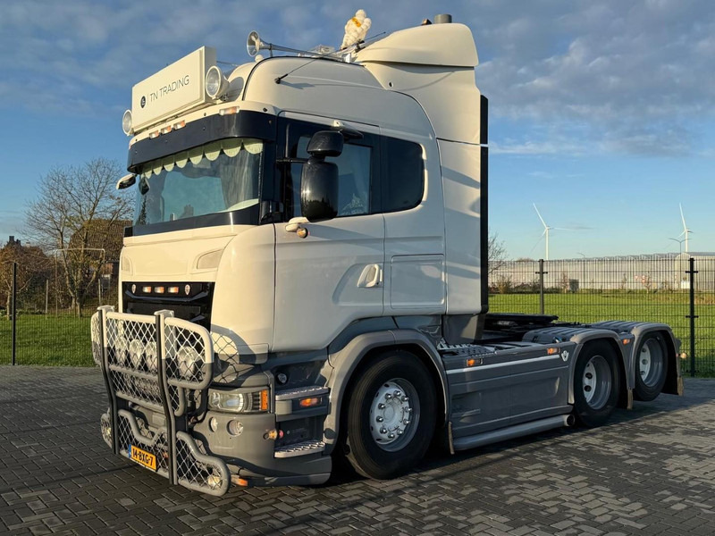 Scania R580 VOLLE SHOWTRUCK, VOLLUCHT, OPEN UITLAAT, INTERIEUR. - Sattelzugmaschine: das Bild 3 Scania R580 VOLLE SHOWTRUCK, VOLLUCHT, OPEN UITLAAT, INTERIEUR. - Sattelzugmaschine: das Bild 3