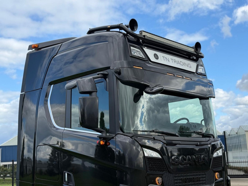 Scania S520 V8 NGS EURO 6D, VOLLUCHT, RETARDER, 6 PUNTS LUCHTVERING, LEER, ALCOA. - Sattelzugmaschine: das Bild 2 Scania S520 V8 NGS EURO 6D, VOLLUCHT, RETARDER, 6 PUNTS LUCHTVERING, LEER, ALCOA. - Sattelzugmaschine: das Bild 2