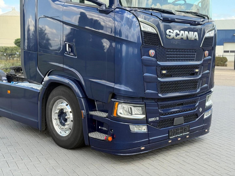 Scania S520 VOLLUCHT, ALCOA, 6 LUCHT BALGEN, LEER. - Sattelzugmaschine: das Bild 2 Scania S520 VOLLUCHT, ALCOA, 6 LUCHT BALGEN, LEER. - Sattelzugmaschine: das Bild 2