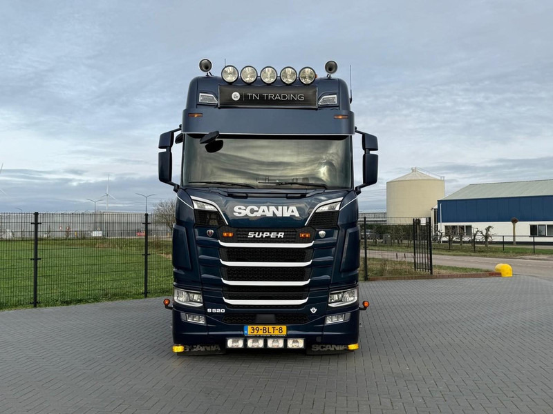 Scania S520 VOLLUCHT, RETARDER, LEATHER, ALCOA, 9 TONS VOORAS, TACHO 2. - Sattelzugmaschine: das Bild 2 Scania S520 VOLLUCHT, RETARDER, LEATHER, ALCOA, 9 TONS VOORAS, TACHO 2. - Sattelzugmaschine: das Bild 2