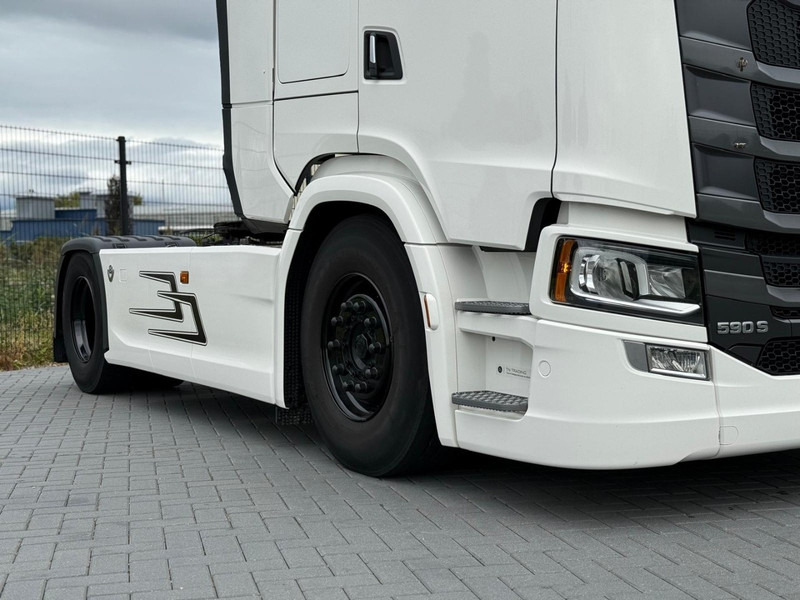 Scania S590 V8 NGS FULL AIR, PARK COOL, RETARDER, 2 TANKS. - Sattelzugmaschine: das Bild 2 Scania S590 V8 NGS FULL AIR, PARK COOL, RETARDER, 2 TANKS. - Sattelzugmaschine: das Bild 2