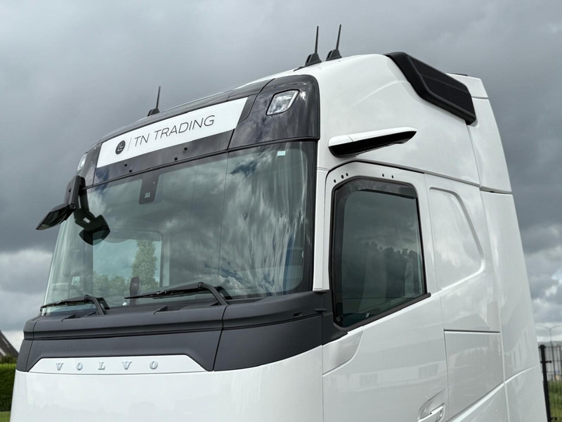 Volvo FH 13.460XL NEW, FULL AIR, ALCOA, HYDRAULIC, XL, FULL. - Sattelzugmaschine: das Bild 4 Volvo FH 13.460XL NEW, FULL AIR, ALCOA, HYDRAULIC, XL, FULL. - Sattelzugmaschine: das Bild 4