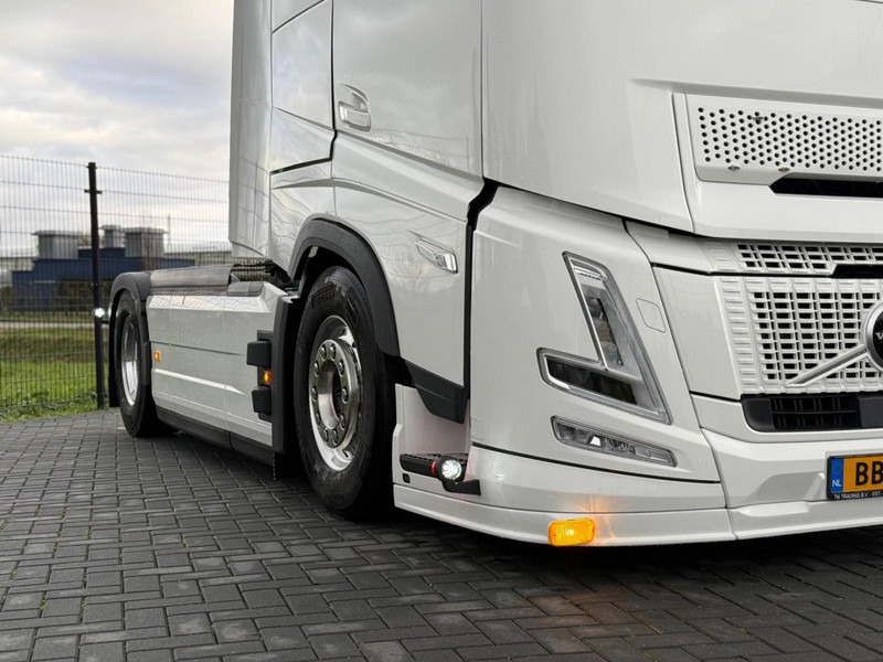 Volvo FH 13.460XL NEW, FULL AIR, ALCOA, HYDRAULIC, XL, SHOW, FULL. - Sattelzugmaschine: das Bild 5 Volvo FH 13.460XL NEW, FULL AIR, ALCOA, HYDRAULIC, XL, SHOW, FULL. - Sattelzugmaschine: das Bild 5