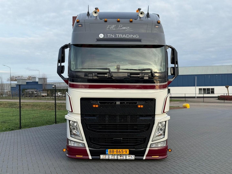 Volvo FH 13.500XL SHOW TRUCK, SPECIAL INTERIOR, TOP STAAT, VOLLUCHT, LAGE KM. - Koffer LKW: das Bild 2 Volvo FH 13.500XL SHOW TRUCK, SPECIAL INTERIOR, TOP STAAT, VOLLUCHT, LAGE KM. - Koffer LKW: das Bild 2