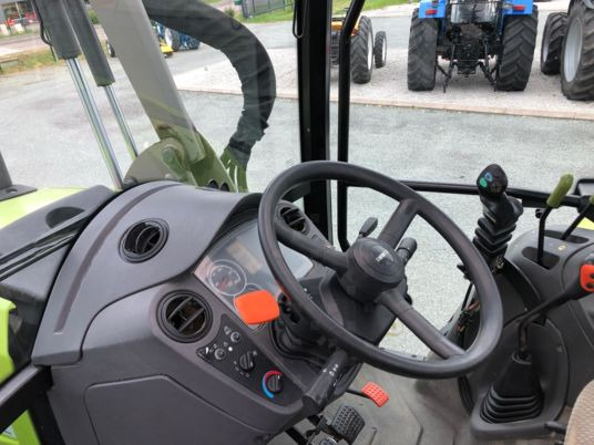 Claas AXOS 320 CX tracteur + chargeur Mailleux MX T408 - Traktor: das Bild 4 Claas AXOS 320 CX tracteur + chargeur Mailleux MX T408 - Traktor: das Bild 4