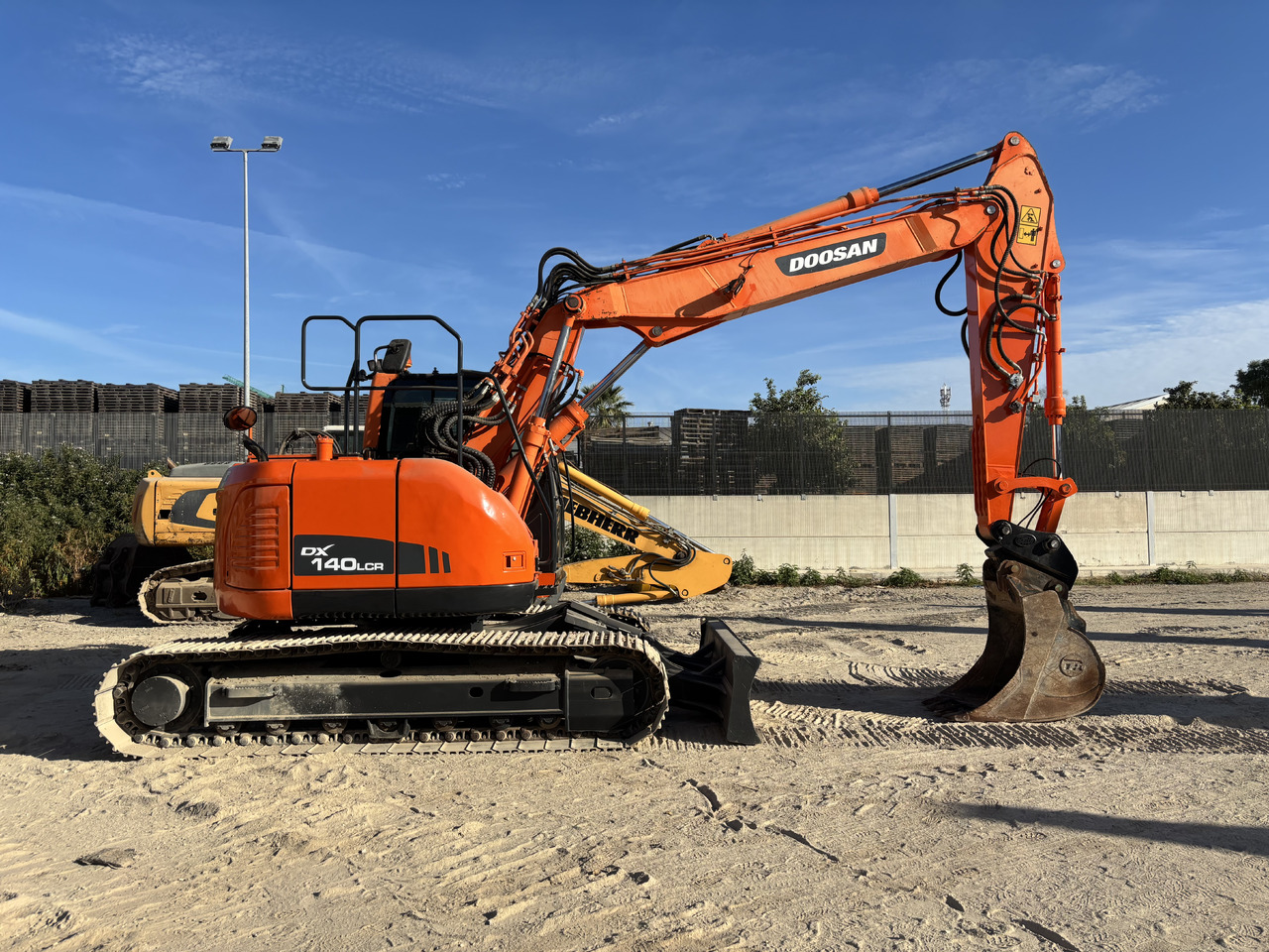 Kettenbagger DOOSAN DX140-3: das Bild 6
