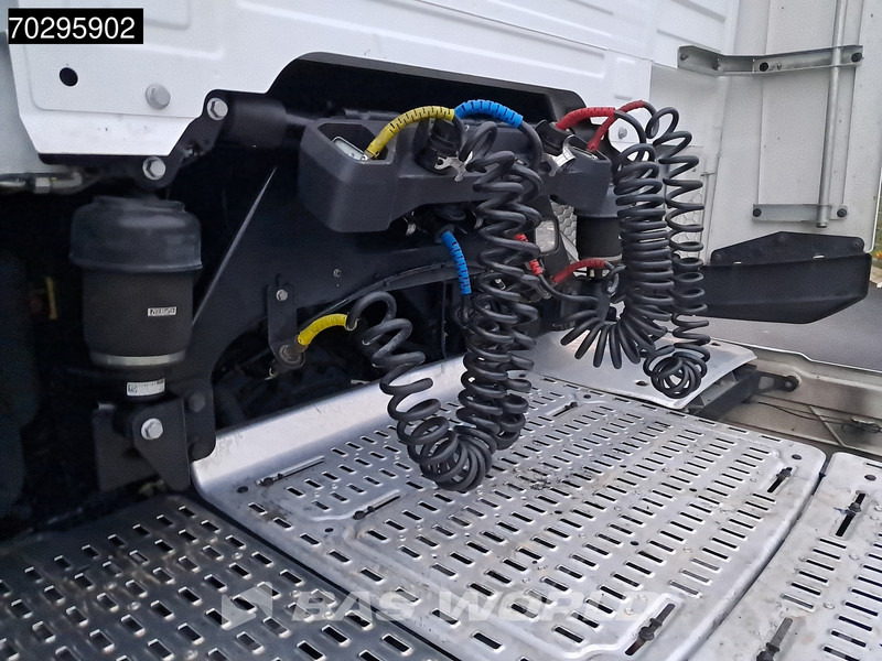 Sattelzugmaschine DAF XG+ 530 4X2 Retarder 2xTanks ACC Standklima: das Bild 17 Sattelzugmaschine DAF XG+ 530 4X2 Retarder 2xTanks ACC Standklima: das Bild 17