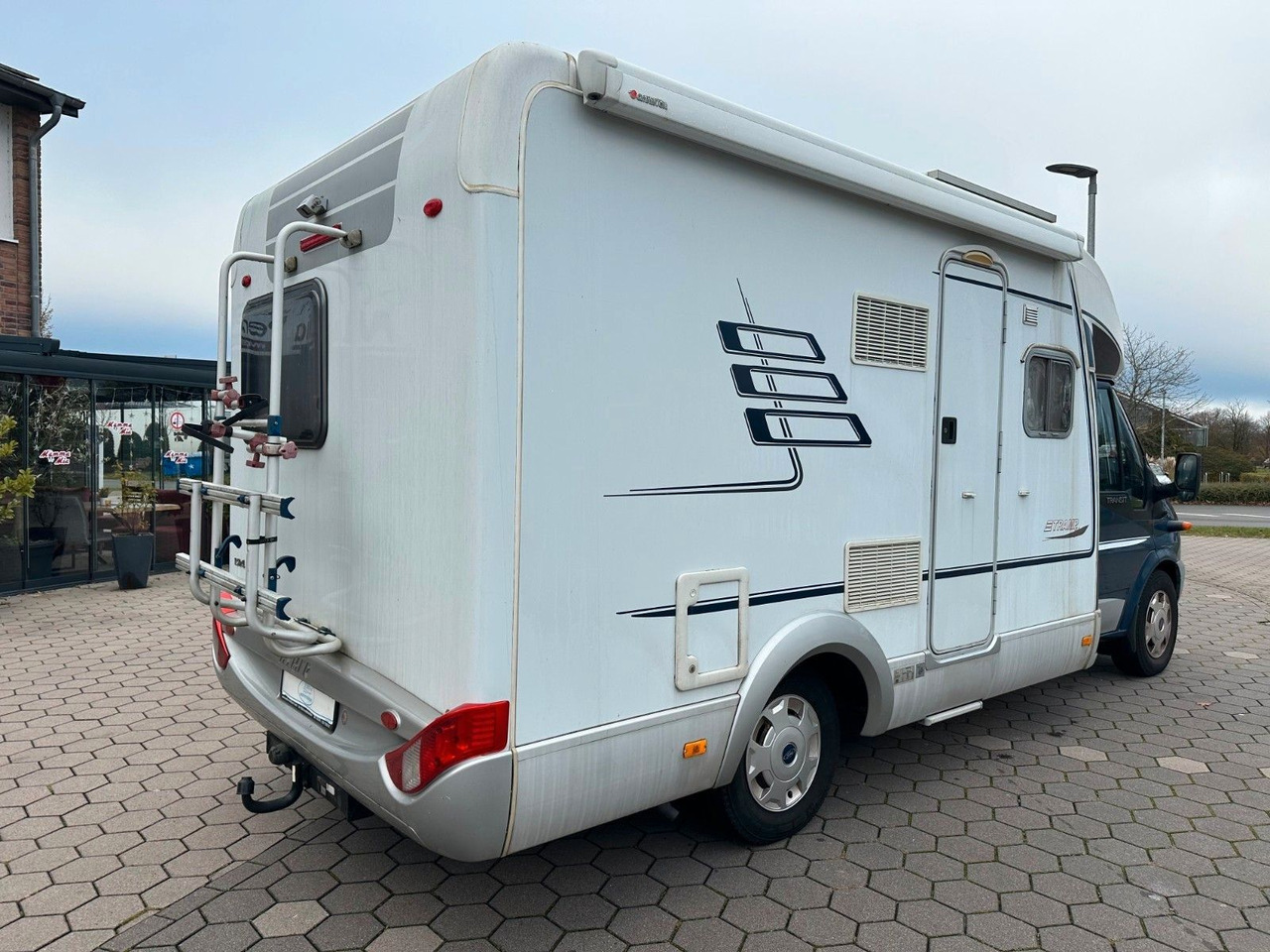 HYMER / ERIBA / HYMERCAR TRAMP T 572 CL/Festbett/Klima/Markise HYMER / ERIBA / HYMERCAR TRAMP T 572 CL/Festbett/Klima/Markise - Teilintegriertes Wohnmobil: das Bild 4 HYMER / ERIBA / HYMERCAR TRAMP T 572 CL/Festbett/Klima/Markise HYMER / ERIBA / HYMERCAR TRAMP T 572 CL/Festbett/Klima/Markise - Teilintegriertes Wohnmobil: das Bild 4