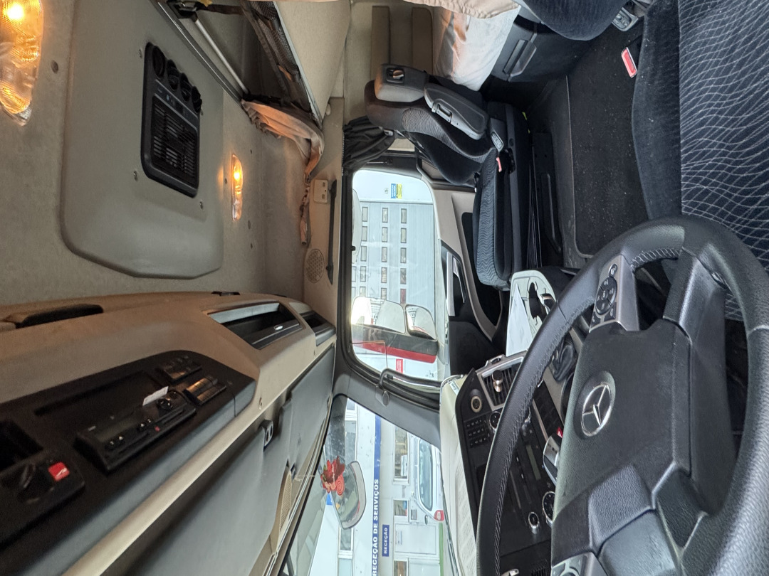 Mercedes Actros 510 1851 - Sattelzugmaschine: das Bild 4 Mercedes Actros 510 1851 - Sattelzugmaschine: das Bild 4