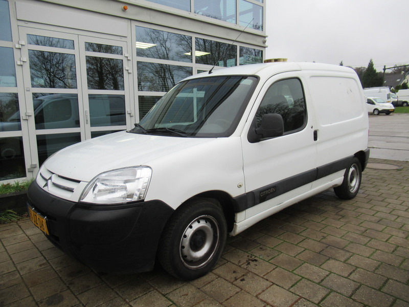 Citroën Berlingo 1.6 HDI 66KW 600 First AHK Schuifdeur - Kleintransporter: das Bild 4 Citroën Berlingo 1.6 HDI 66KW 600 First AHK Schuifdeur - Kleintransporter: das Bild 4
