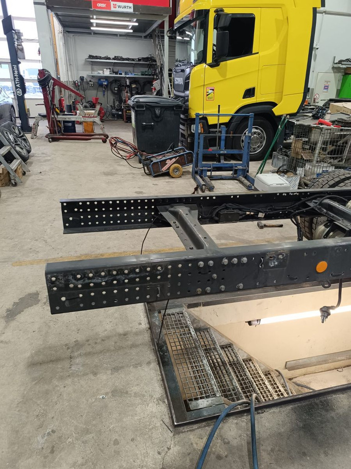 Fahrgestell LKW Iveco 110EL25 Unfallchassis ohne Motor/Getriebe: das Bild 9