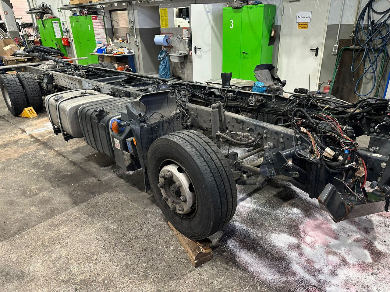 Iveco 110EL25 Unfallchassis ohne Motor/Getriebe - Fahrgestell LKW: das Bild 3 Iveco 110EL25 Unfallchassis ohne Motor/Getriebe - Fahrgestell LKW: das Bild 3