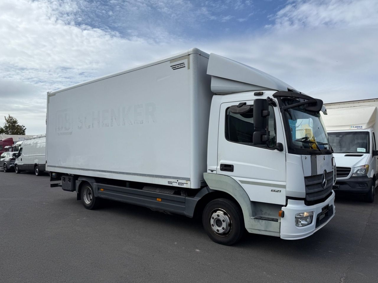 Mercedes-Benz Atego 3 4x2 821 4x2 LBW / Ahk. / Palfinger / 6m - Koffer LKW: das Bild 3 Mercedes-Benz Atego 3 4x2 821 4x2 LBW / Ahk. / Palfinger / 6m - Koffer LKW: das Bild 3