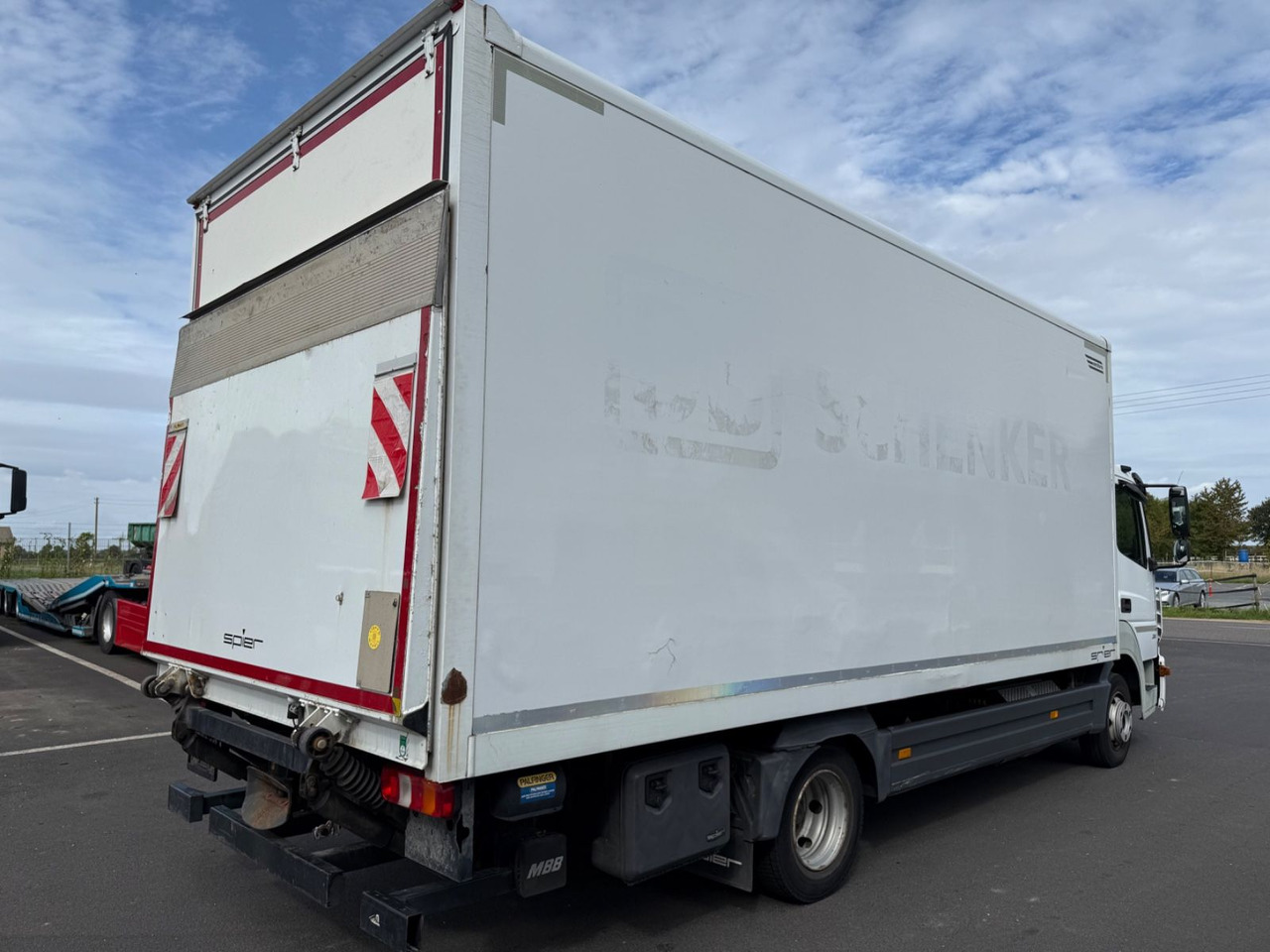 Mercedes-Benz Atego 3 4x2 821 4x2 LBW / Ahk. / Palfinger / 6m - Koffer LKW: das Bild 5 Mercedes-Benz Atego 3 4x2 821 4x2 LBW / Ahk. / Palfinger / 6m - Koffer LKW: das Bild 5