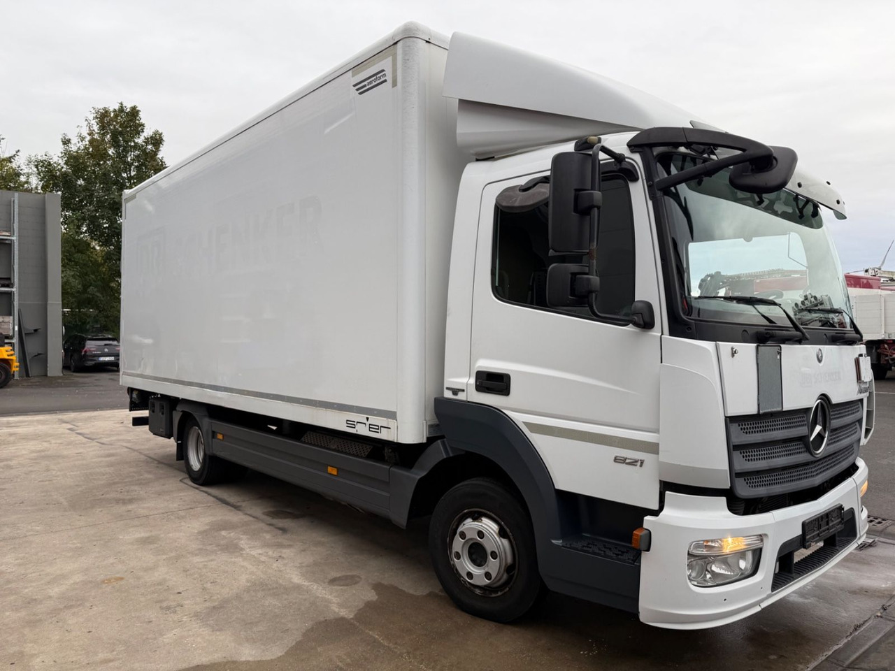 Mercedes-Benz Atego 3 4x2 821 4x2 LBW / Ahk. / Palfinger / 6m - Koffer Transporter: das Bild 1 Mercedes-Benz Atego 3 4x2 821 4x2 LBW / Ahk. / Palfinger / 6m - Koffer Transporter: das Bild 1