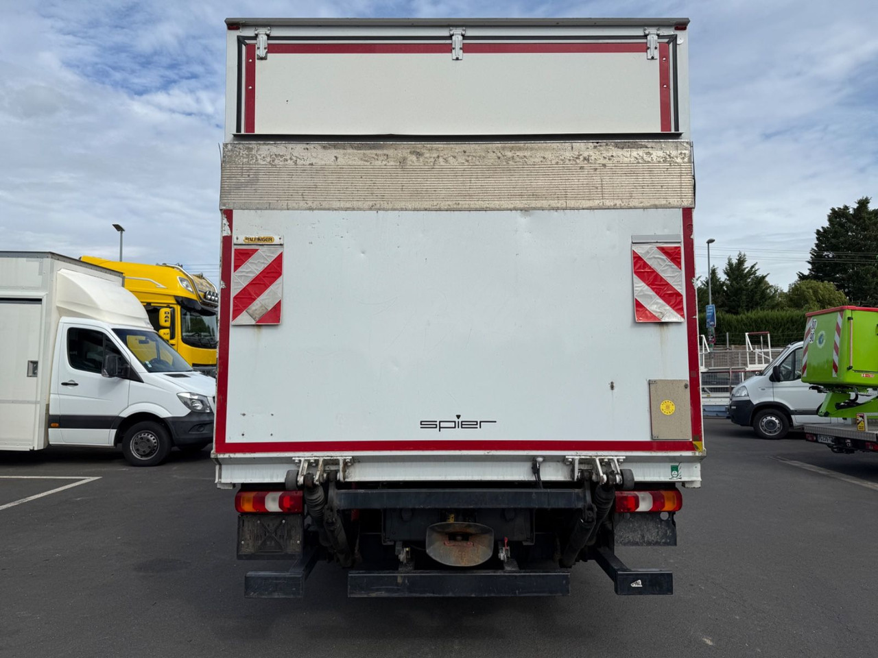 Mercedes-Benz Atego 3 4x2 821 4x2 LBW / Ahk. / Palfinger / 6m - Koffer Transporter: das Bild 5 Mercedes-Benz Atego 3 4x2 821 4x2 LBW / Ahk. / Palfinger / 6m - Koffer Transporter: das Bild 5