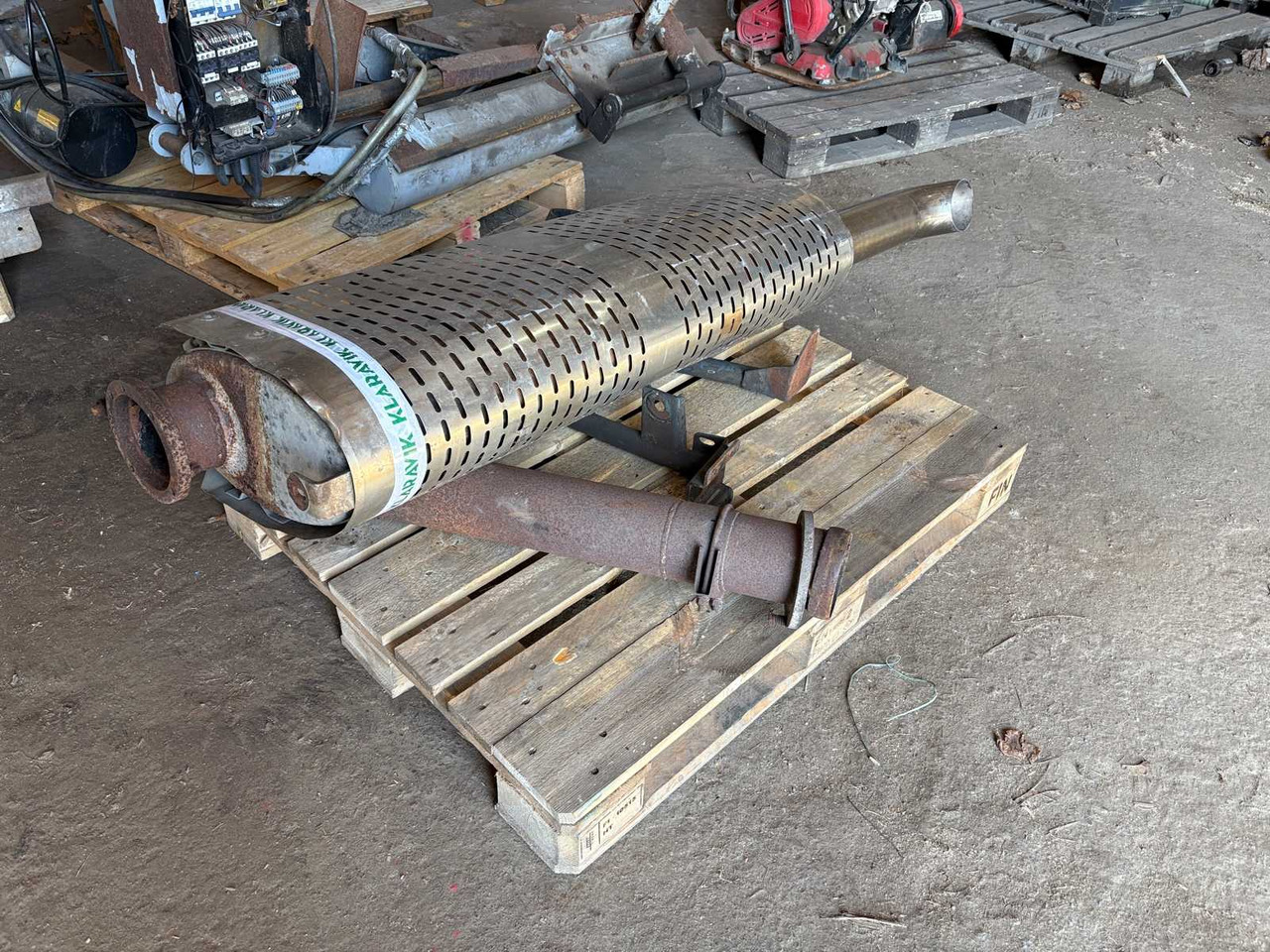 Sisu E model muffler and pipe - Schalldämpfer für LKW: das Bild 1 Sisu E model muffler and pipe - Schalldämpfer für LKW: das Bild 1