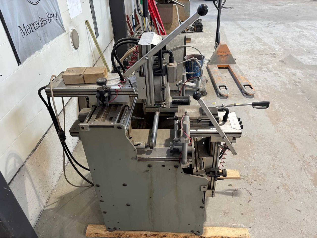 Three-spindle copy milling cutter P macchine s.r.l 03P - Fräsmaschine: das Bild 5 Three-spindle copy milling cutter P macchine s.r.l 03P - Fräsmaschine: das Bild 5