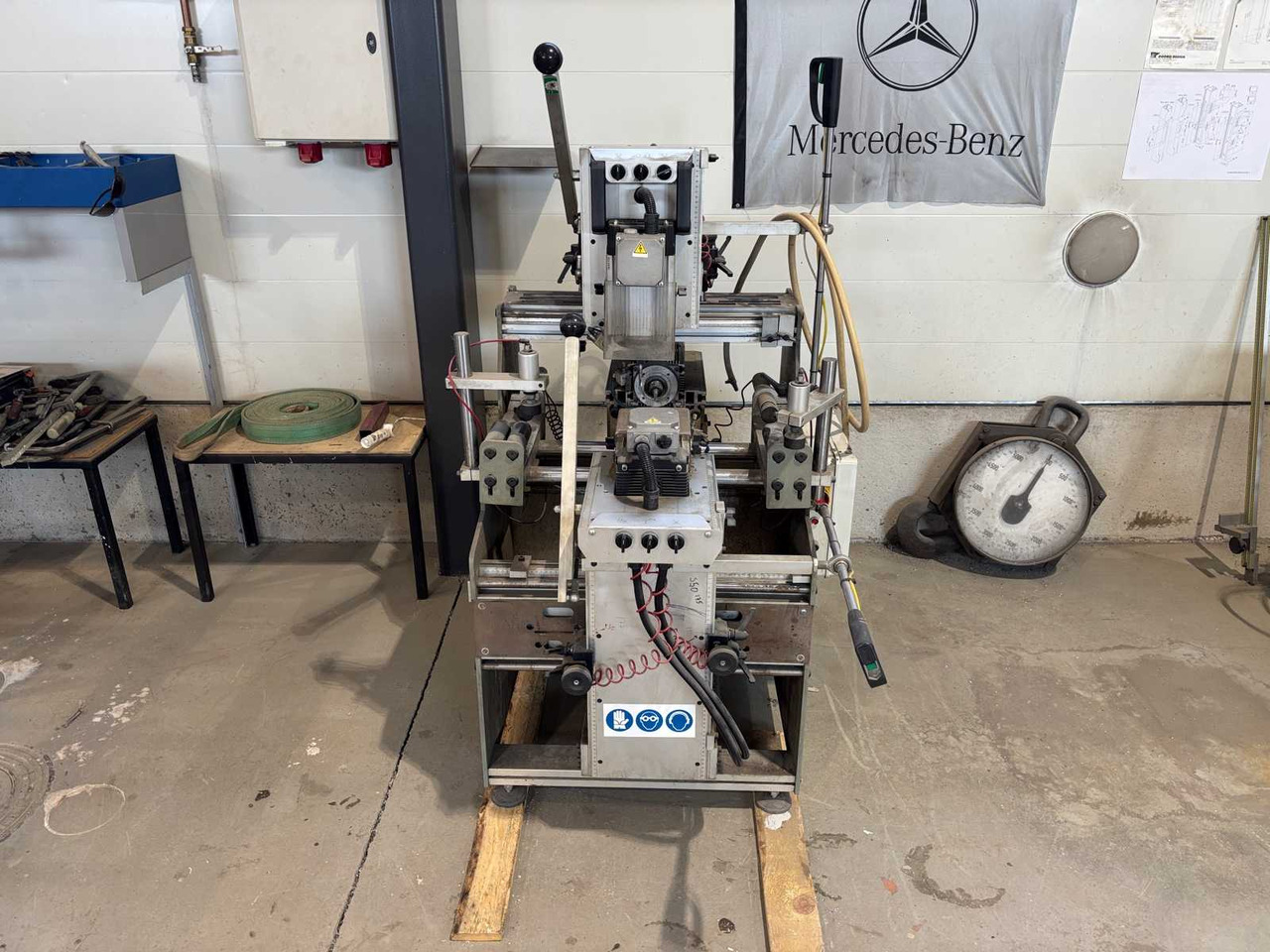 Three-spindle copy milling cutter P macchine s.r.l 03P - Fräsmaschine: das Bild 1 Three-spindle copy milling cutter P macchine s.r.l 03P - Fräsmaschine: das Bild 1