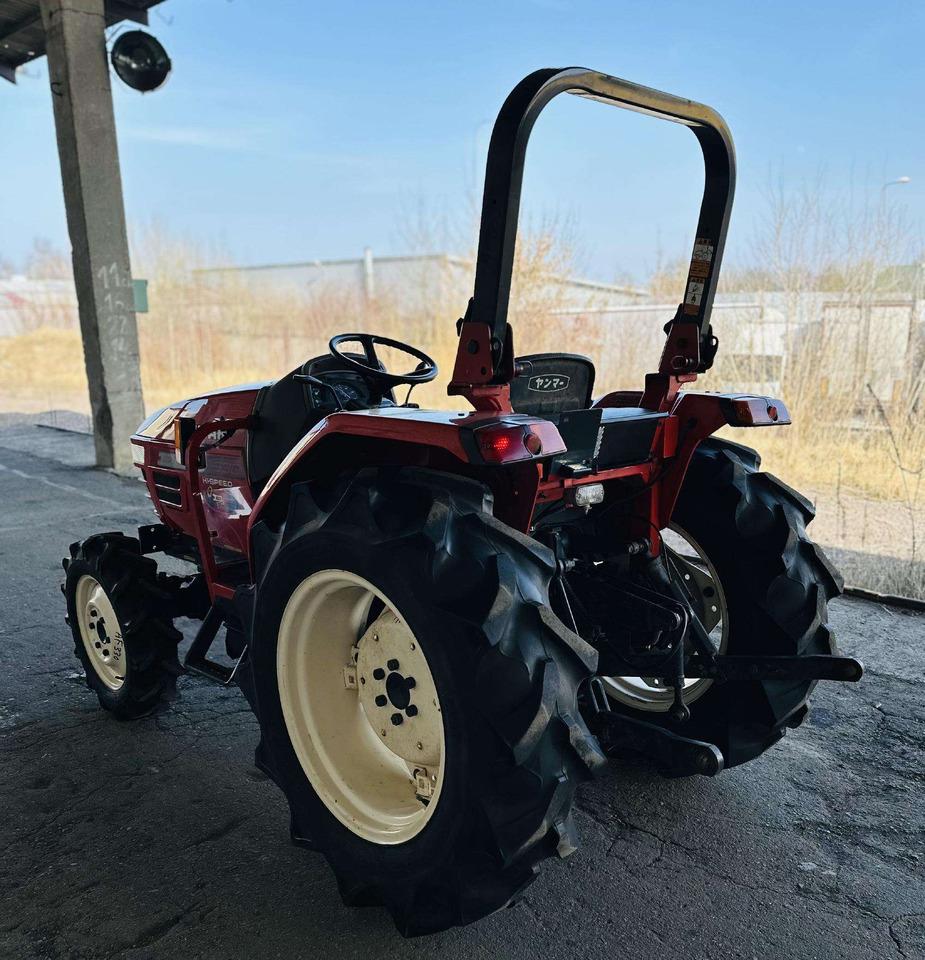 Yanmar AF330 - Traktor: das Bild 4 Yanmar AF330 - Traktor: das Bild 4