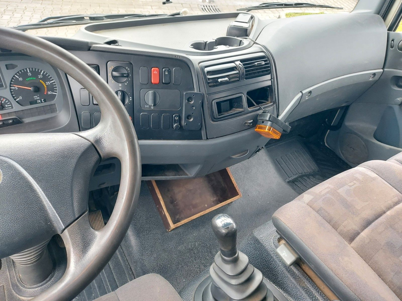 Kipper, Autokran Mercedes-Benz Atego 2 4-Zyl. 4x2 918 4x2 MEILLER HIAB066 Kran: das Bild 22 Kipper, Autokran Mercedes-Benz Atego 2 4-Zyl. 4x2 918 4x2 MEILLER HIAB066 Kran: das Bild 22