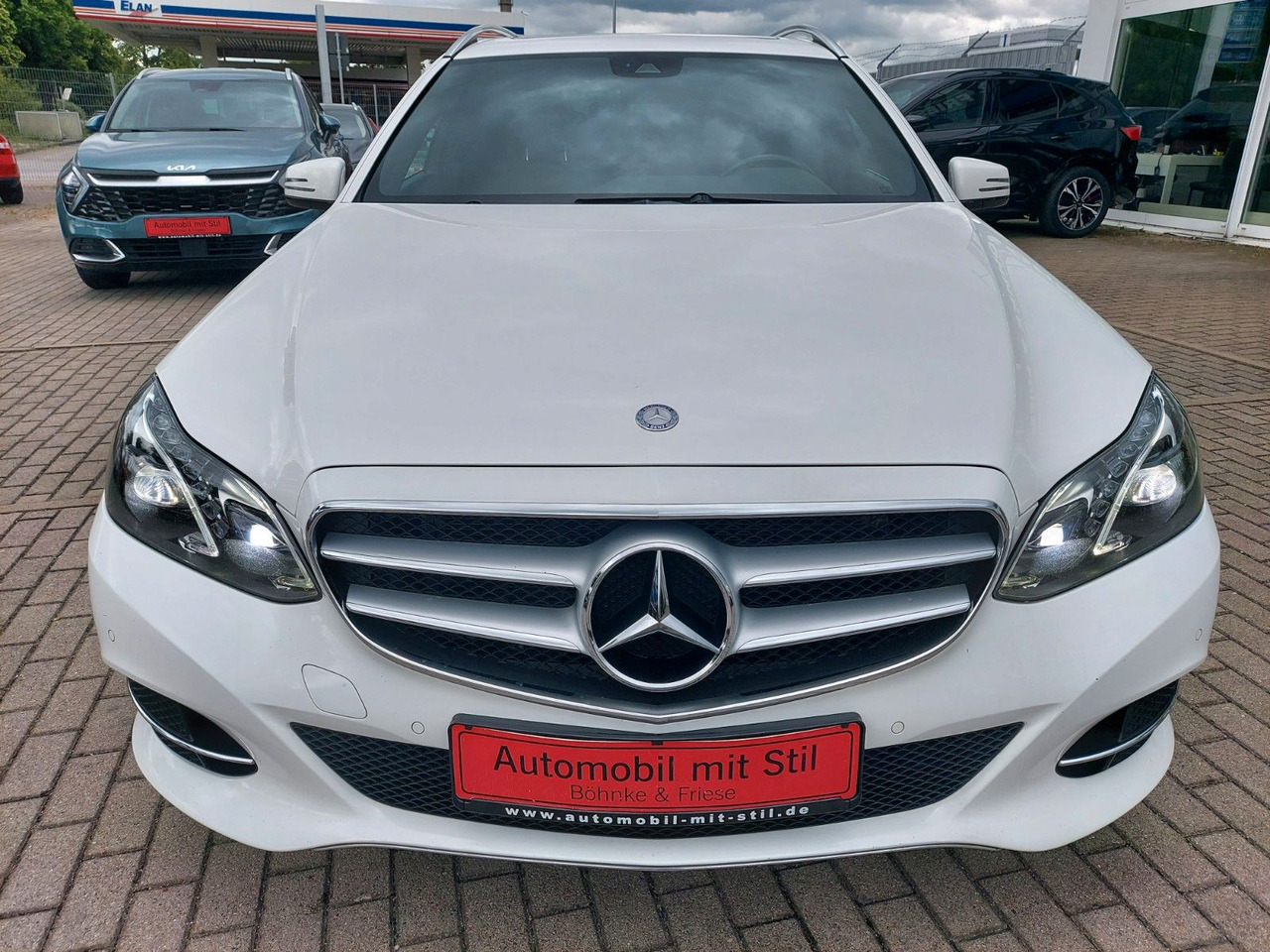 Mercedes-Benz E 220 E -Klasse T 220CDI LED Glasdach Leder Navi - PKW: das Bild 4 Mercedes-Benz E 220 E -Klasse T 220CDI LED Glasdach Leder Navi - PKW: das Bild 4