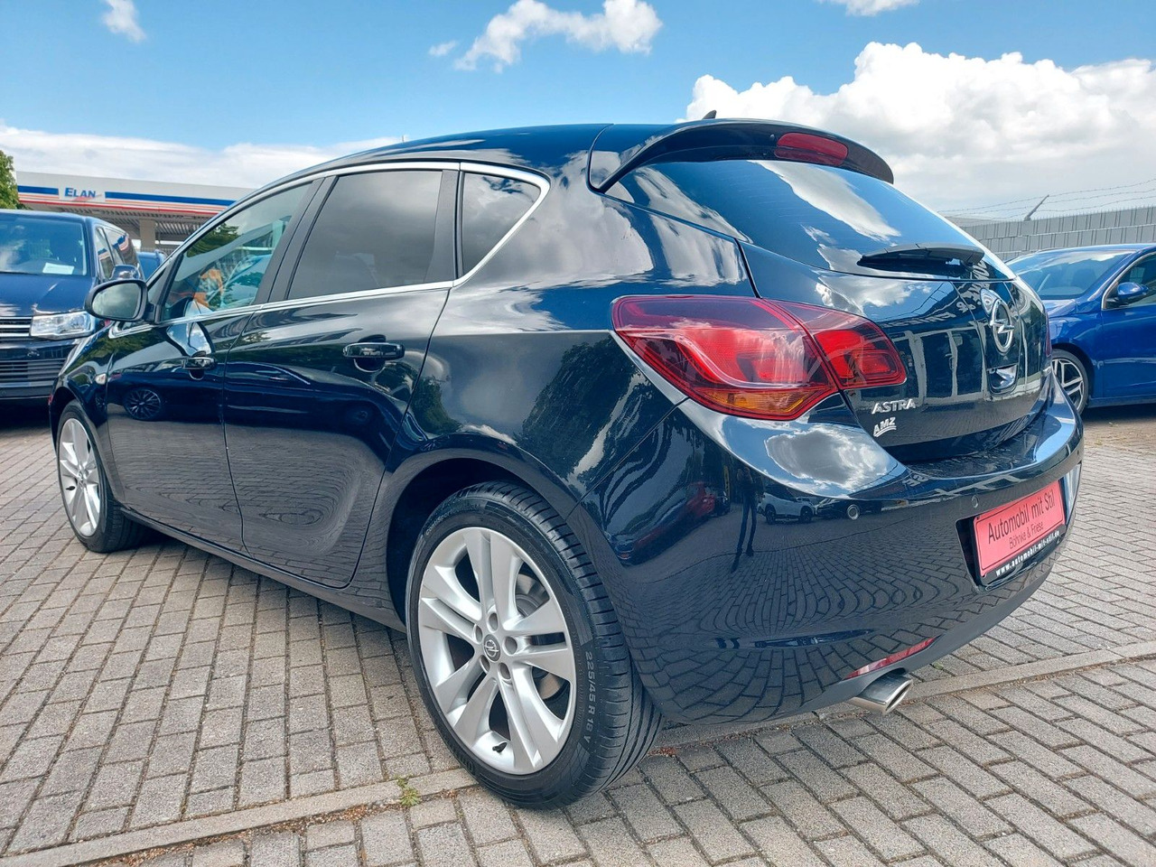 Opel Astra J Lim. 5-trg. Innovation Xenon Navi Sitzhe - Limousine: das Bild 5 Opel Astra J Lim. 5-trg. Innovation Xenon Navi Sitzhe - Limousine: das Bild 5