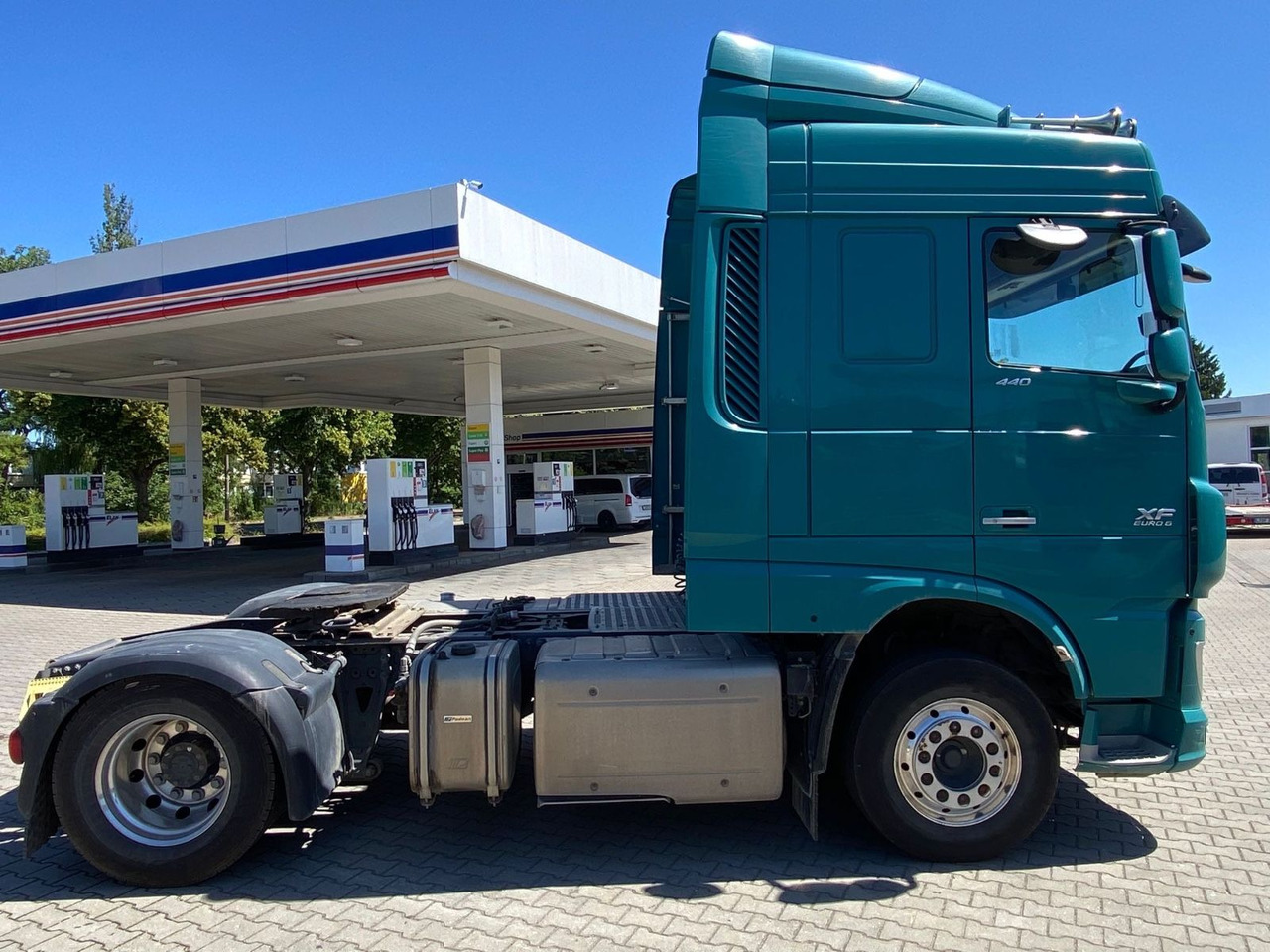 DAF XF 440 EURO 6 KIPPHYDRAULIK ALUFELGEN - Sattelzugmaschine: das Bild 4 DAF XF 440 EURO 6 KIPPHYDRAULIK ALUFELGEN - Sattelzugmaschine: das Bild 4