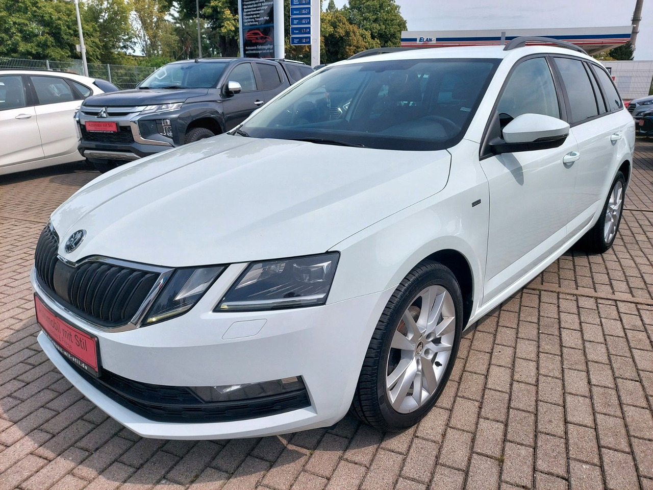 Skoda Octavia Combi Drive LED ACC Radar DAB 8xRad AHK - Kombi: das Bild 5 Skoda Octavia Combi Drive LED ACC Radar DAB 8xRad AHK - Kombi: das Bild 5