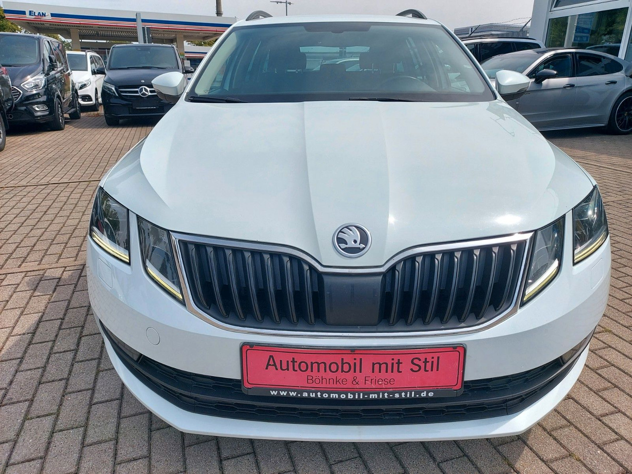 Skoda Octavia Combi Drive LED ACC Radar DAB 8xRad AHK - Kombi: das Bild 4 Skoda Octavia Combi Drive LED ACC Radar DAB 8xRad AHK - Kombi: das Bild 4