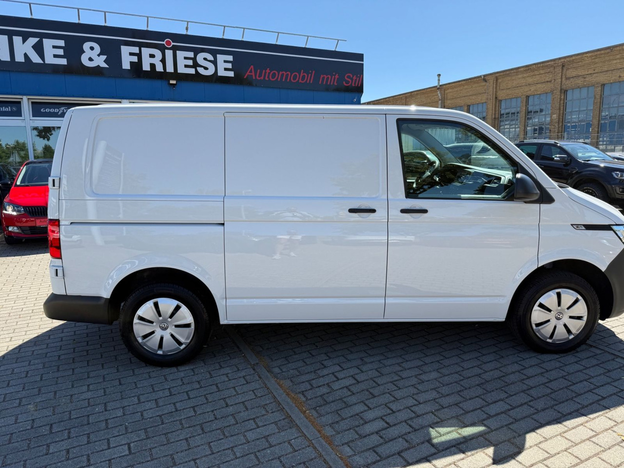 Volkswagen T6 Transporter KAMERA REGAL EINBAUTEN KLIMA - Personentransporter: das Bild 3 Volkswagen T6 Transporter KAMERA REGAL EINBAUTEN KLIMA - Personentransporter: das Bild 3