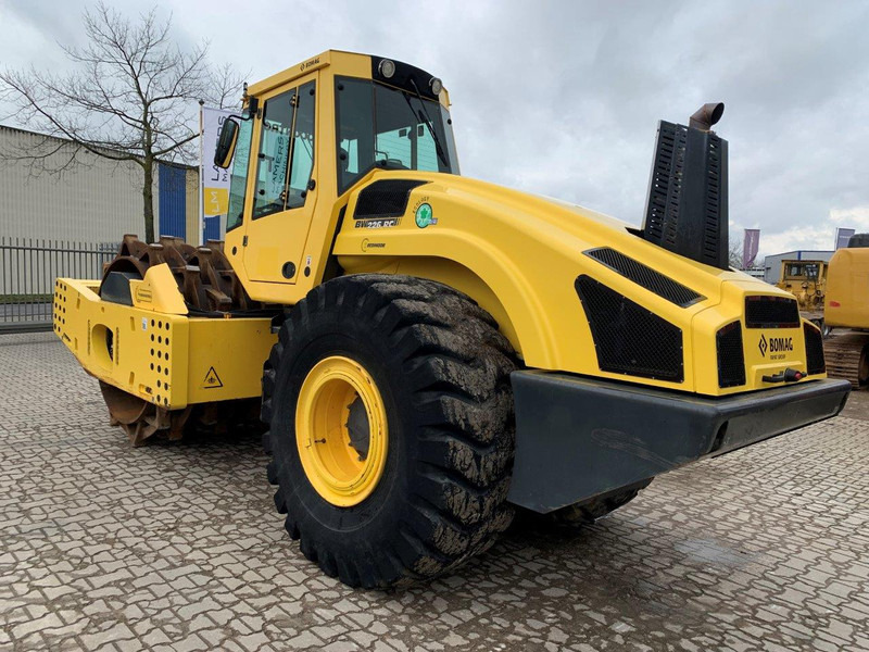 Bomag BW 226 DH-4I BVC NVT - Walzenzug: das Bild 1 Bomag BW 226 DH-4I BVC NVT - Walzenzug: das Bild 1