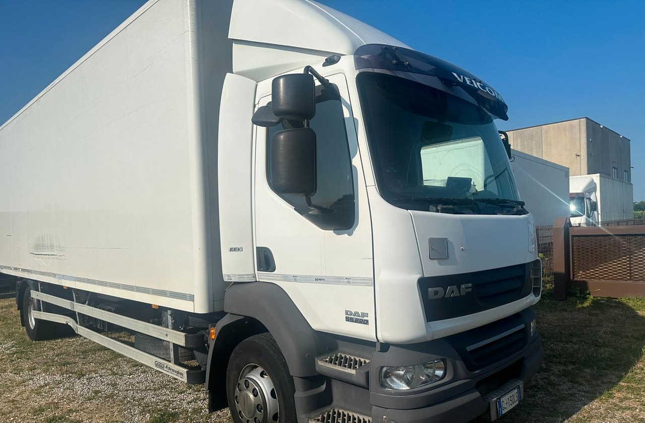 DAF LF 55.220 FURGONE 8 MT. - Koffer LKW: das Bild 2 DAF LF 55.220 FURGONE 8 MT. - Koffer LKW: das Bild 2